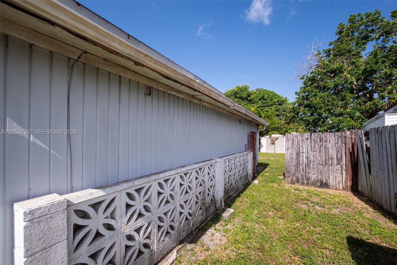 220 SW 65th Ave, Pembroke Pines, FL 33023 Photo