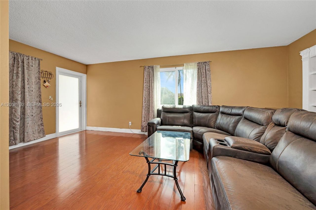 220 SW 65th Ave, Pembroke Pines, FL 33023 Photo