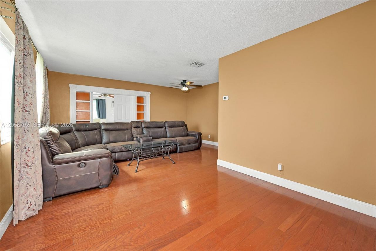 220 SW 65th Ave, Pembroke Pines, FL 33023 Photo