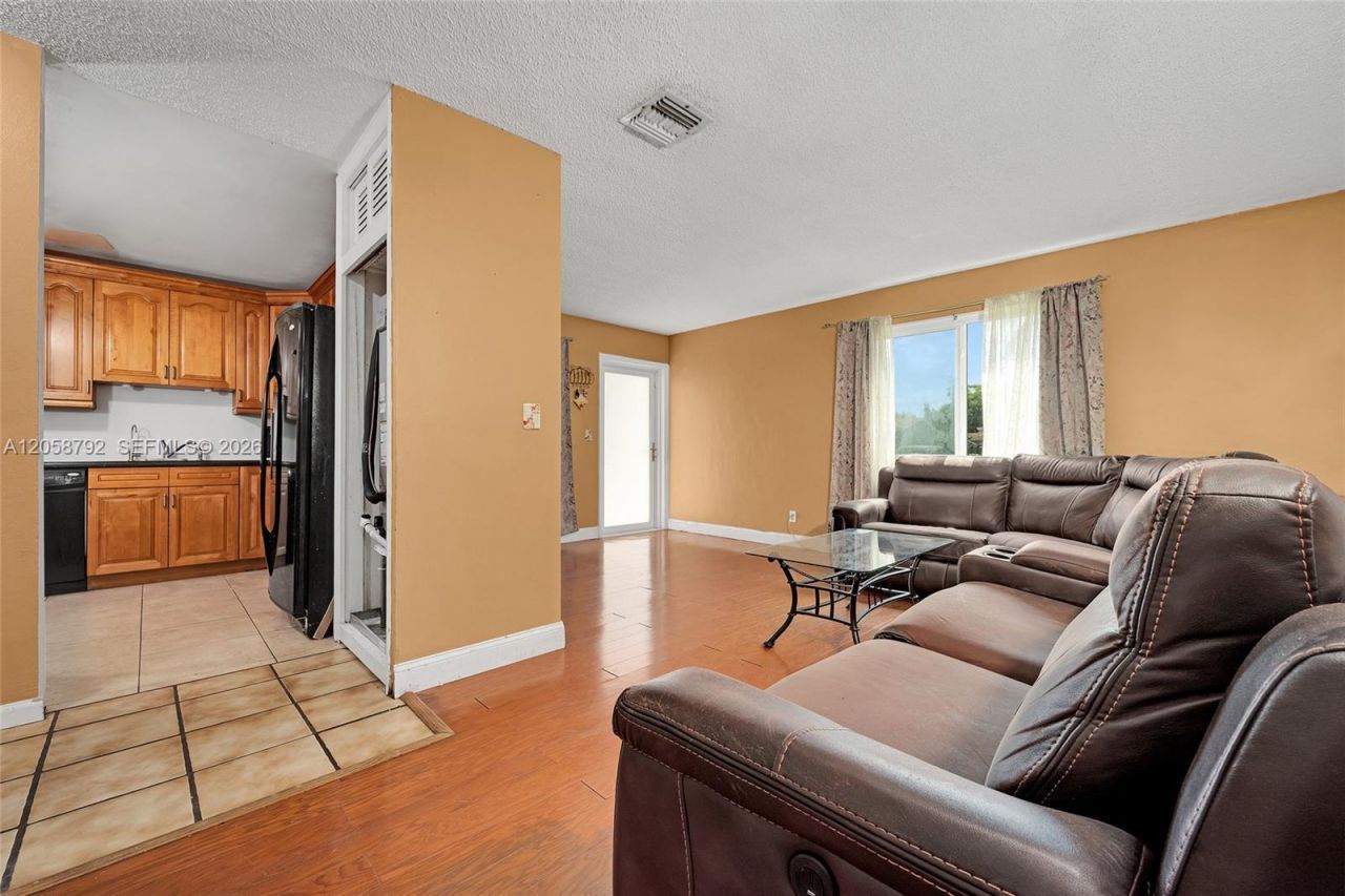 220 SW 65th Ave, Pembroke Pines, FL 33023 Photo