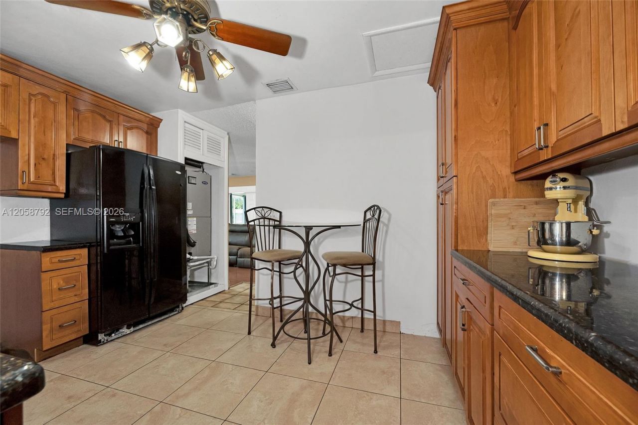 220 SW 65th Ave, Pembroke Pines, FL 33023 Photo