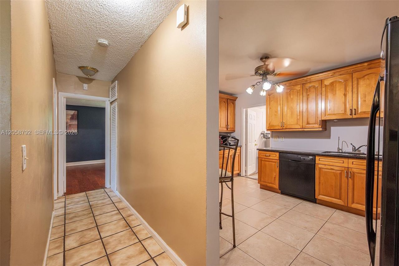 220 SW 65th Ave, Pembroke Pines, FL 33023 Photo