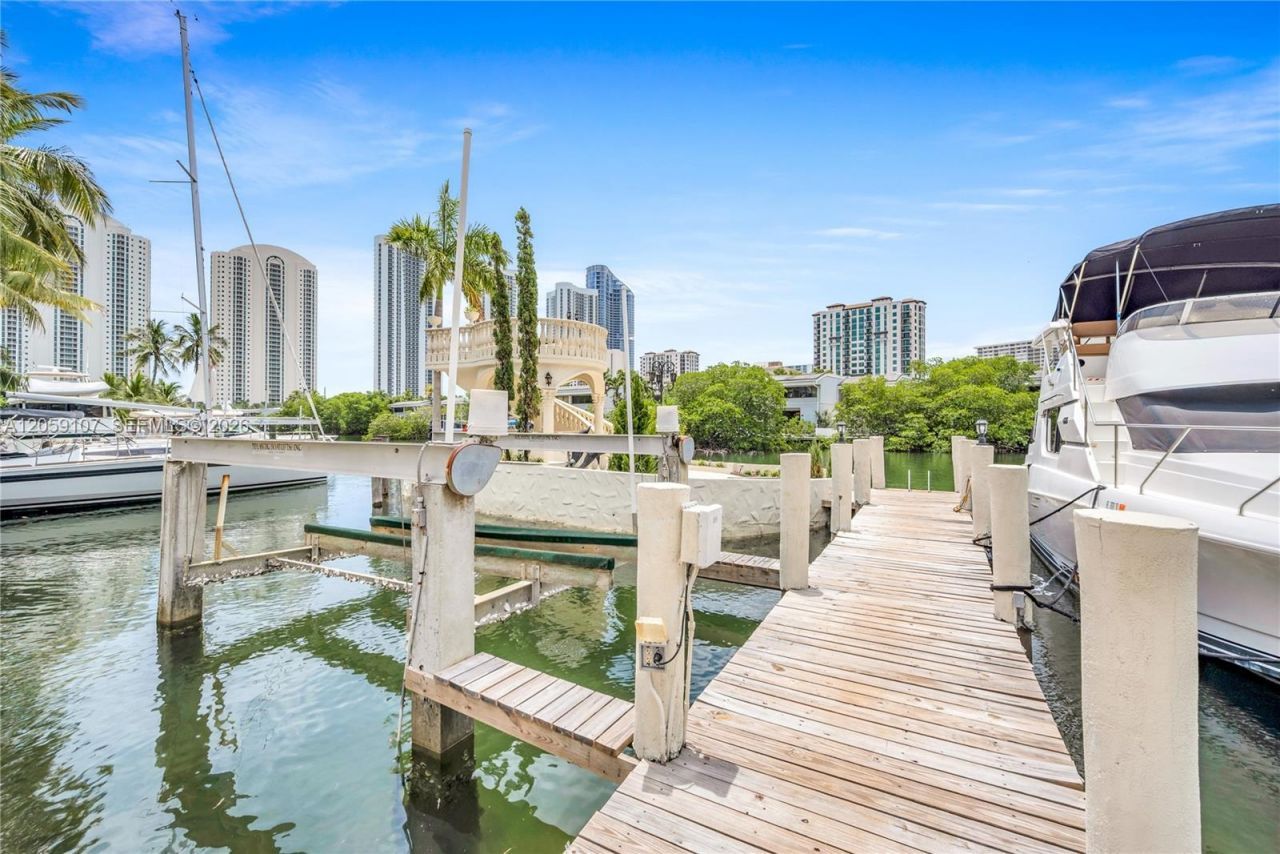 270 Atlantic Ave , Sunny Isles Beach, FL 33160 Photo