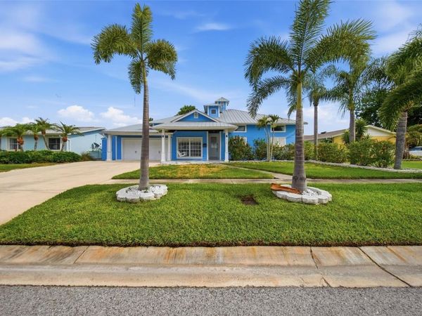 8722 PALISADES DRIVE , TAMPA, FL 33615