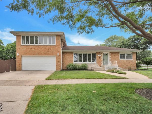 7621 W Main Street W, Niles, IL 60714