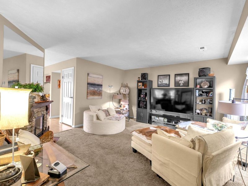 1697 Park Row Drive, Unit Q, Columbus, OH 43235 Photo 3