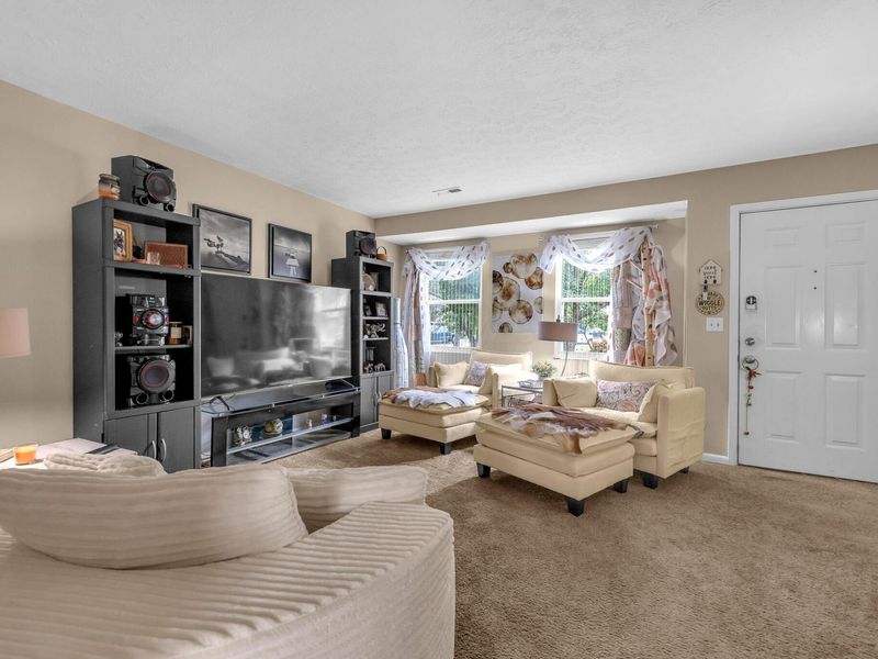 1697 Park Row Drive, Unit Q, Columbus, OH 43235 Photo 4