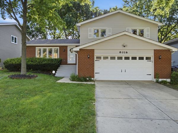 8016 Geneva Street, Woodridge, IL 60517