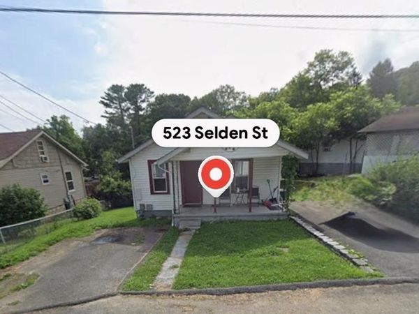 523 Selden St, CRAB ORCHARD, WV 25827