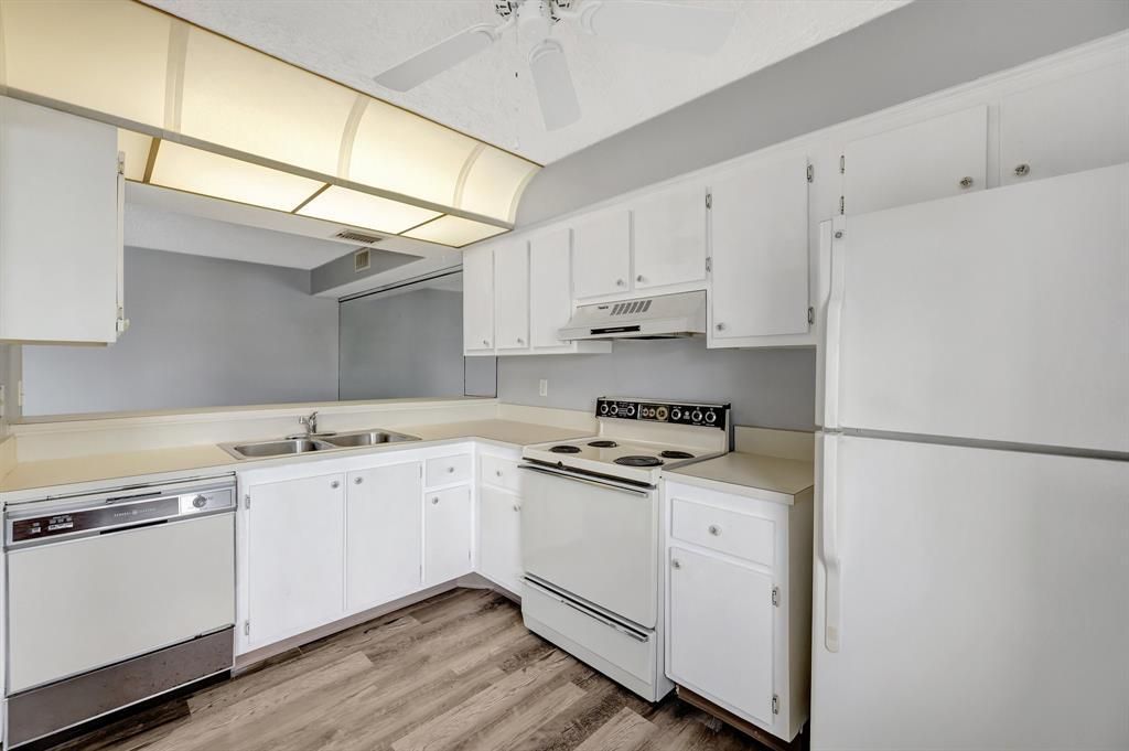 1950 SW Palm City Road, Unit 5-104, Stuart, FL 34994 Photo