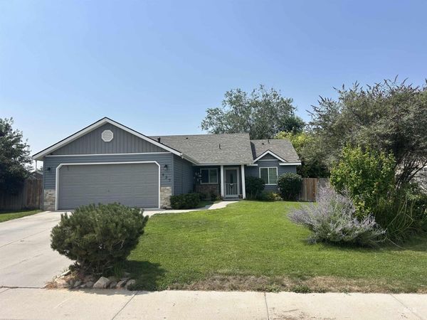 825 S Bonneville Drive, Nampa, ID 83686