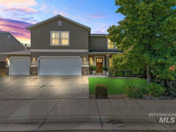 335 E Willowcreek Dr, Middleton, ID 83644