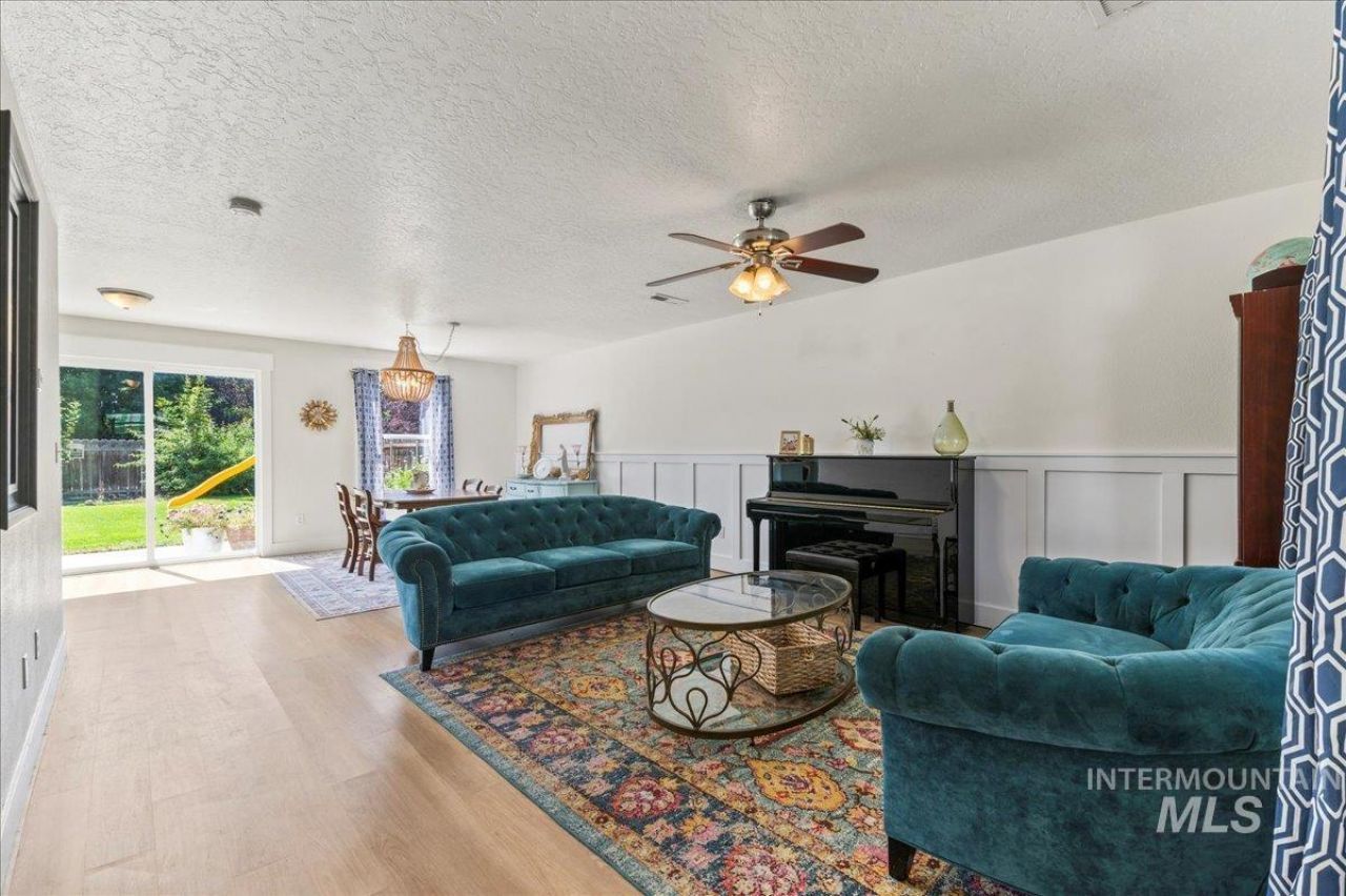 335 E Willowcreek Dr, Middleton, ID 83644 Main Photo
