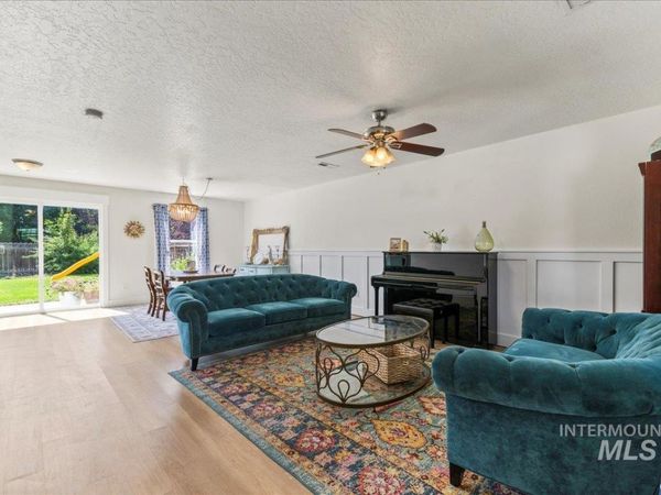 335 E Willowcreek Dr, Middleton, ID 83644
