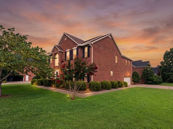 5037 Traceway Dr, Nashville, TN 37221