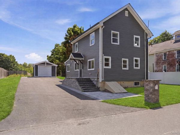 142 Railroad Avenue , Kingston, NY 12401