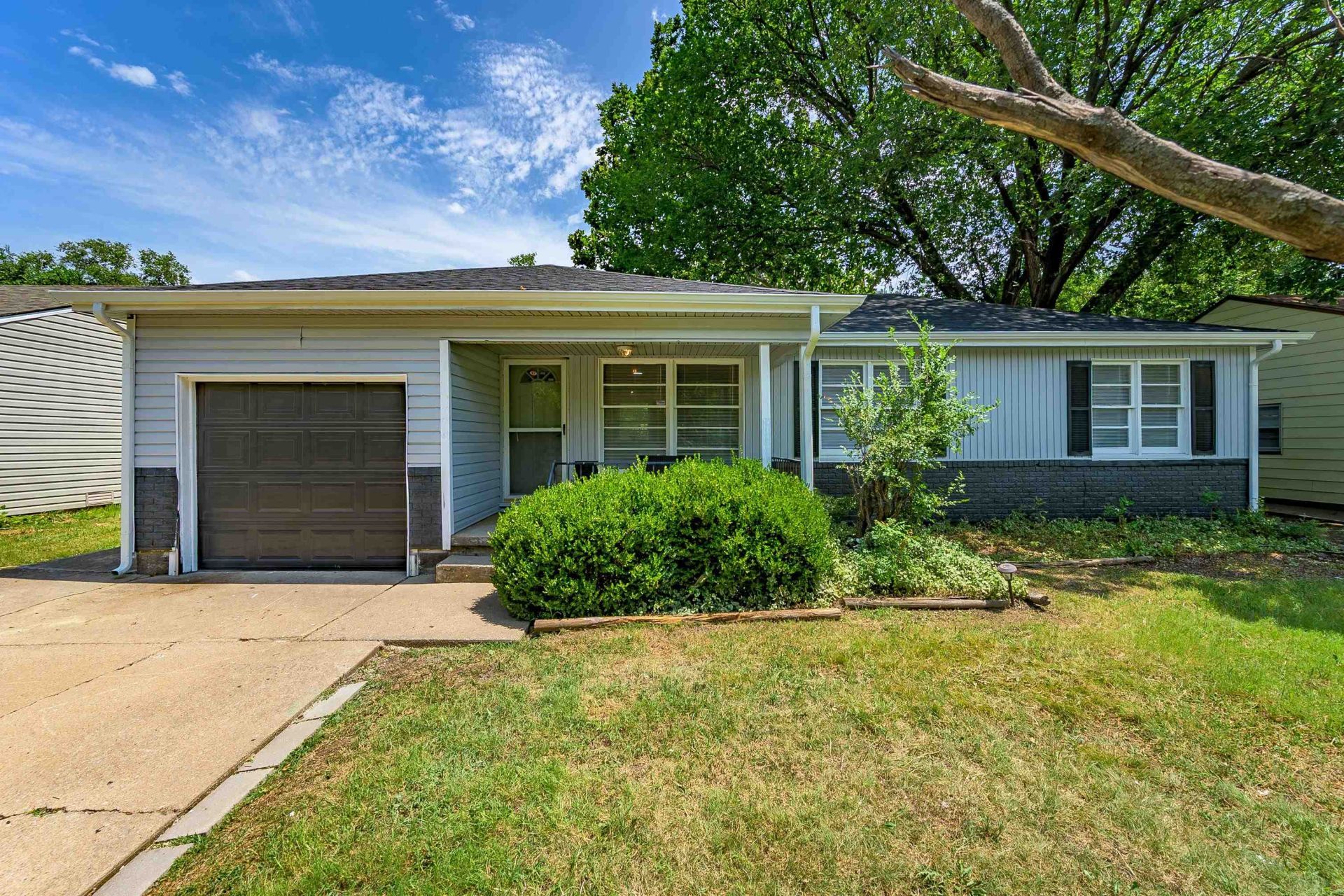 2726 N Spruce St, Wichita, KS 67219 Main Photo
