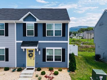 766 CARSON CIR , Grottoes, VA 24441