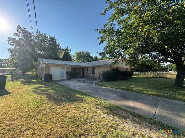 105 Curry Drive , Gatesville, TX 76528