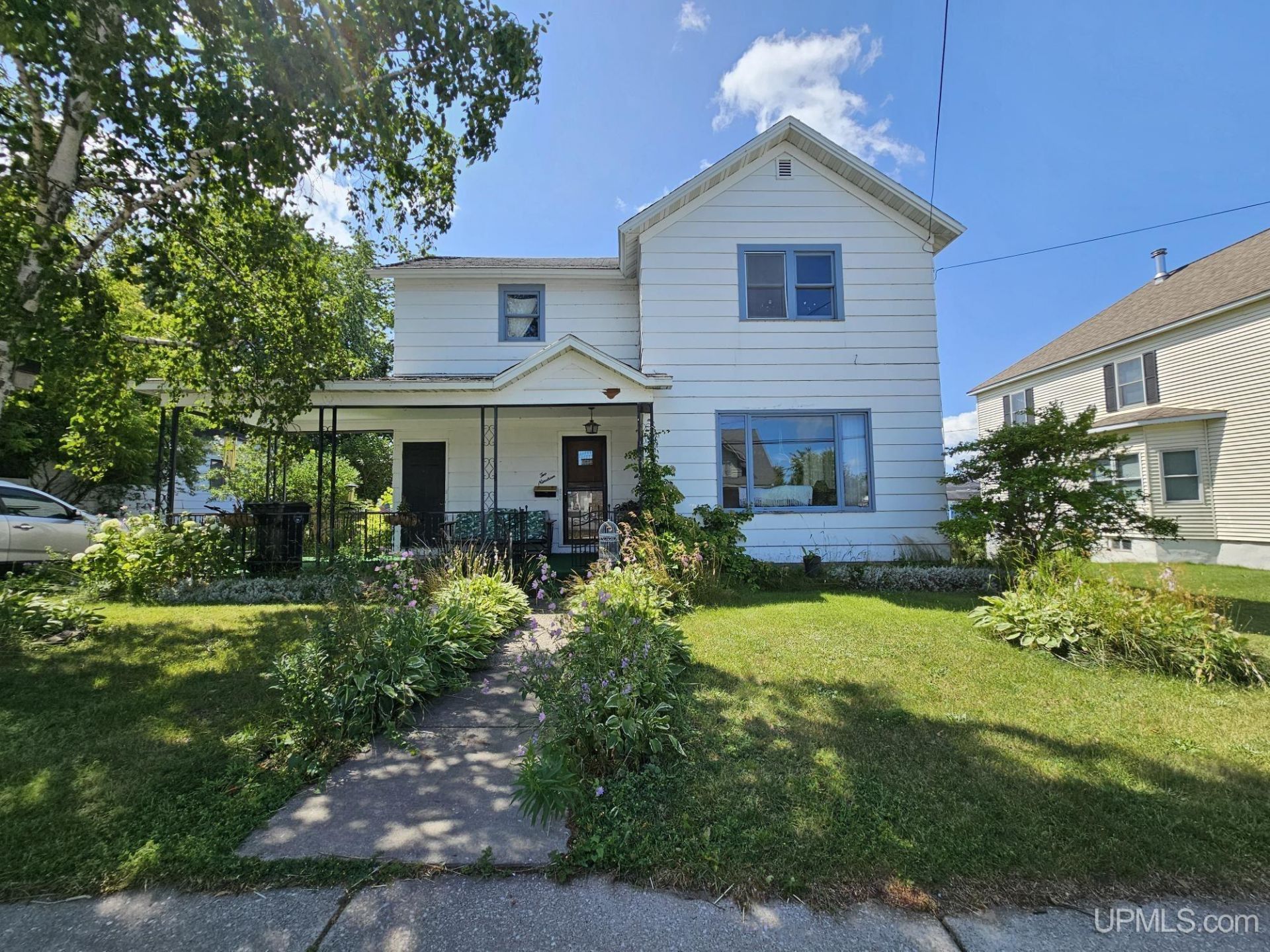 219 Walnut Street, Manistique, MI 49854 Main Photo