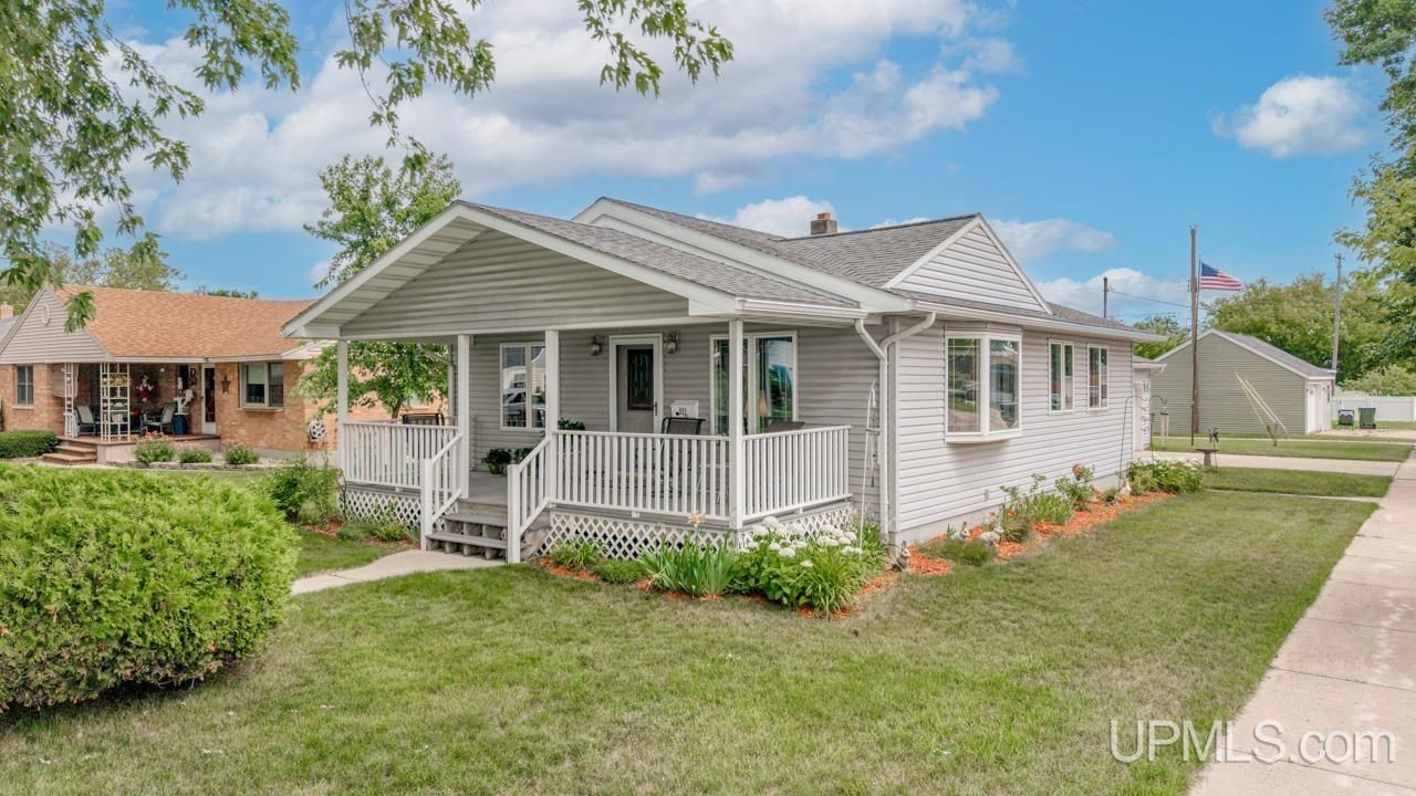 800 N 20th Street, Escanaba, MI 49829 Main Photo