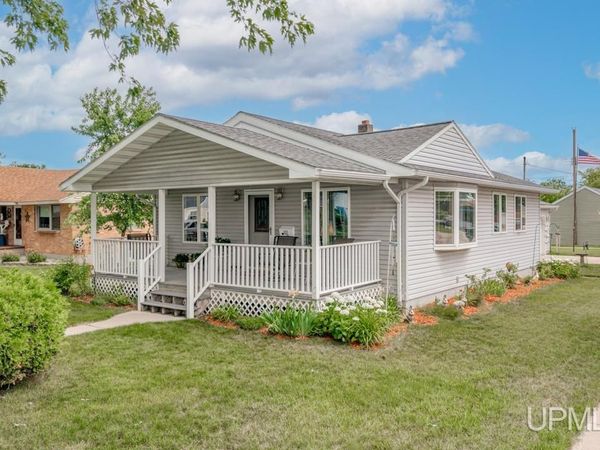 800 N 20th Street, Escanaba, MI 49829