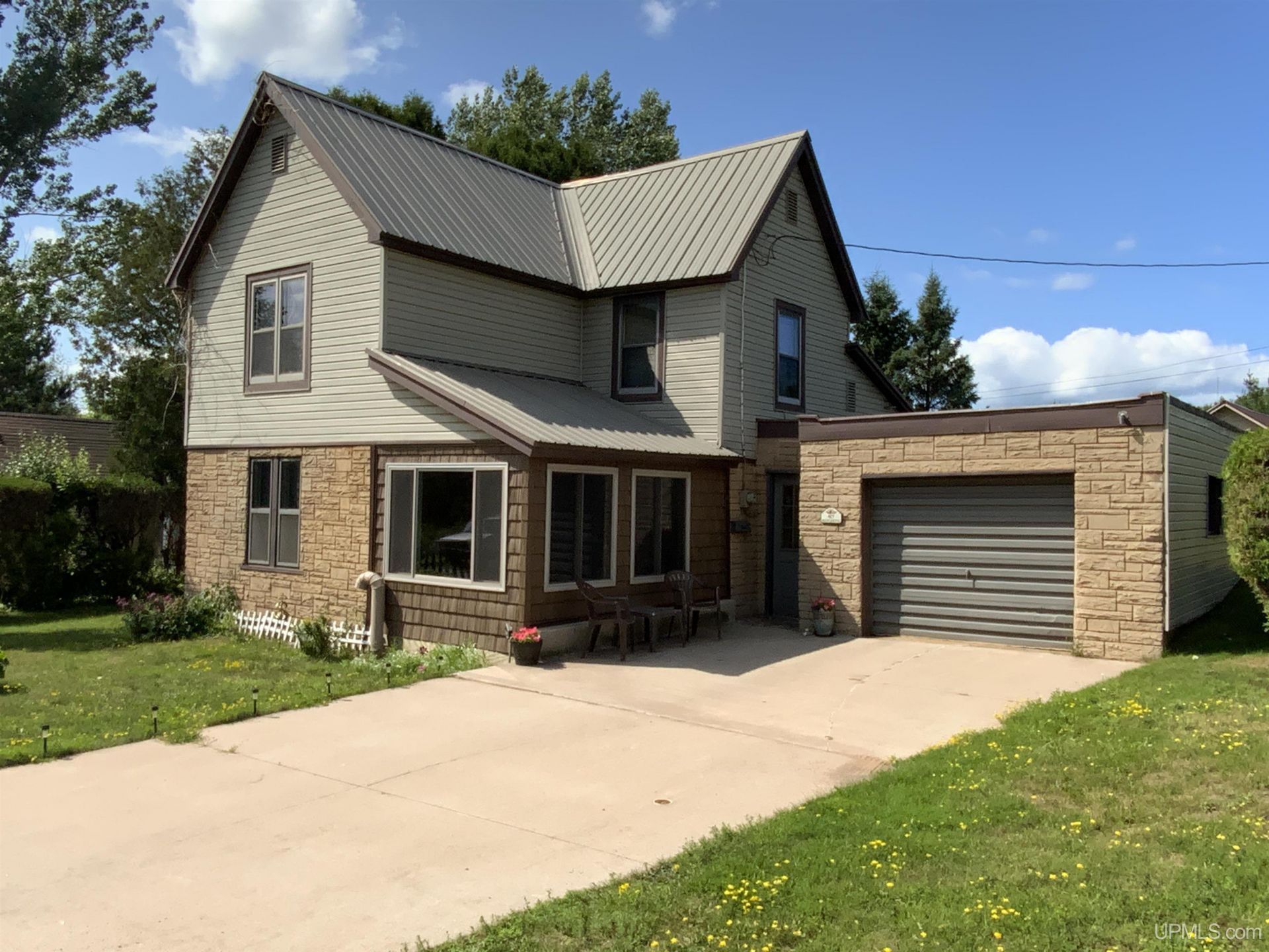 417 Marquette Street, Ishpeming, MI 49849 Main Photo