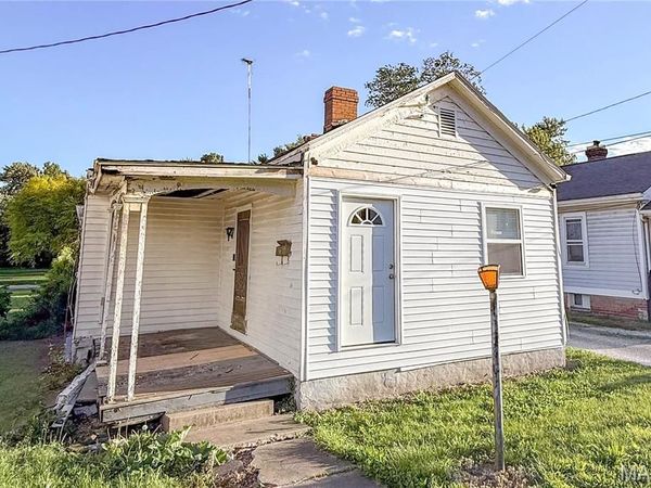 321 E Beecher Avenue , Jacksonville, IL 62650