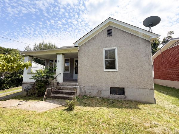 419 W Indian Valley RD , Covington, VA 24426