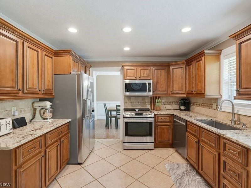 7875 Newcomb Drive , Parma, OH 44129 Photo 4