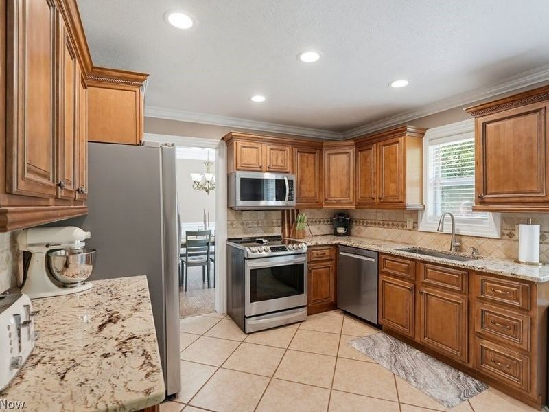 7875 Newcomb Drive , Parma, OH 44129 Photo 5