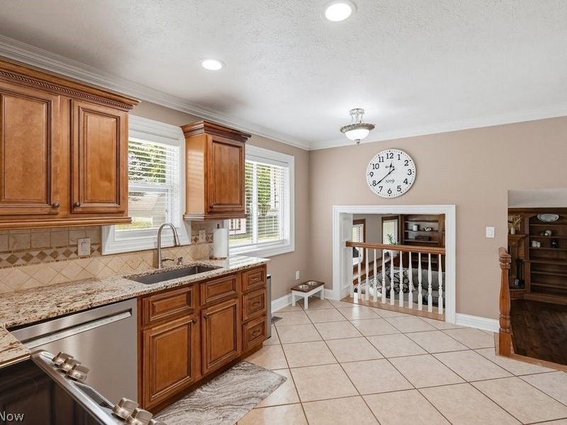 7875 Newcomb Drive , Parma, OH 44129 Photo 6
