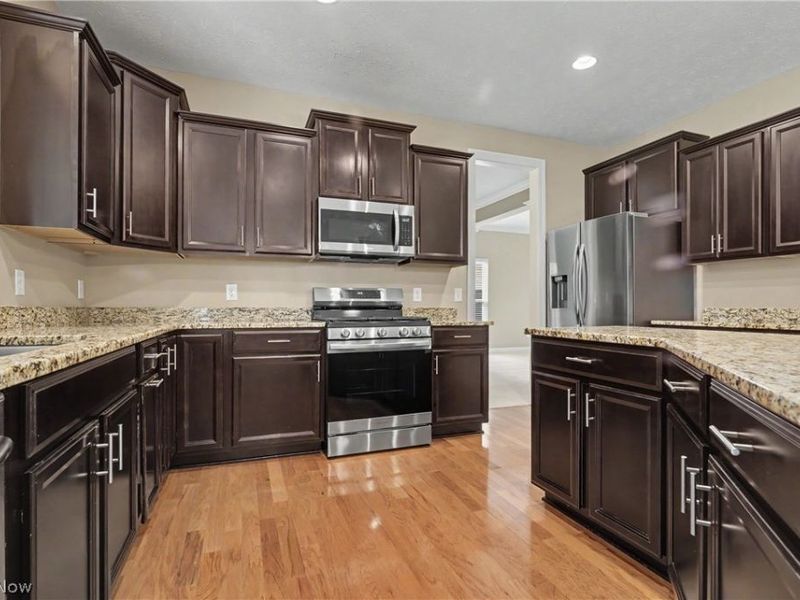 5037 Lake Breeze Landing, Stow, OH 44224 Photo 10