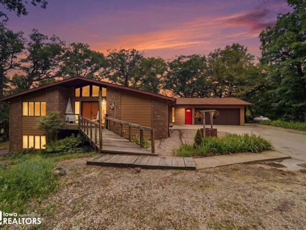 32008 234Th Street, Eldora, IA 50627