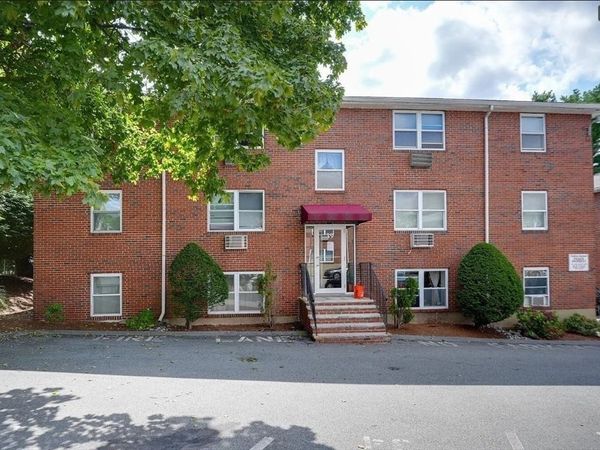 39 Montvale Ave., Unit 9, Woburn, MA 01801