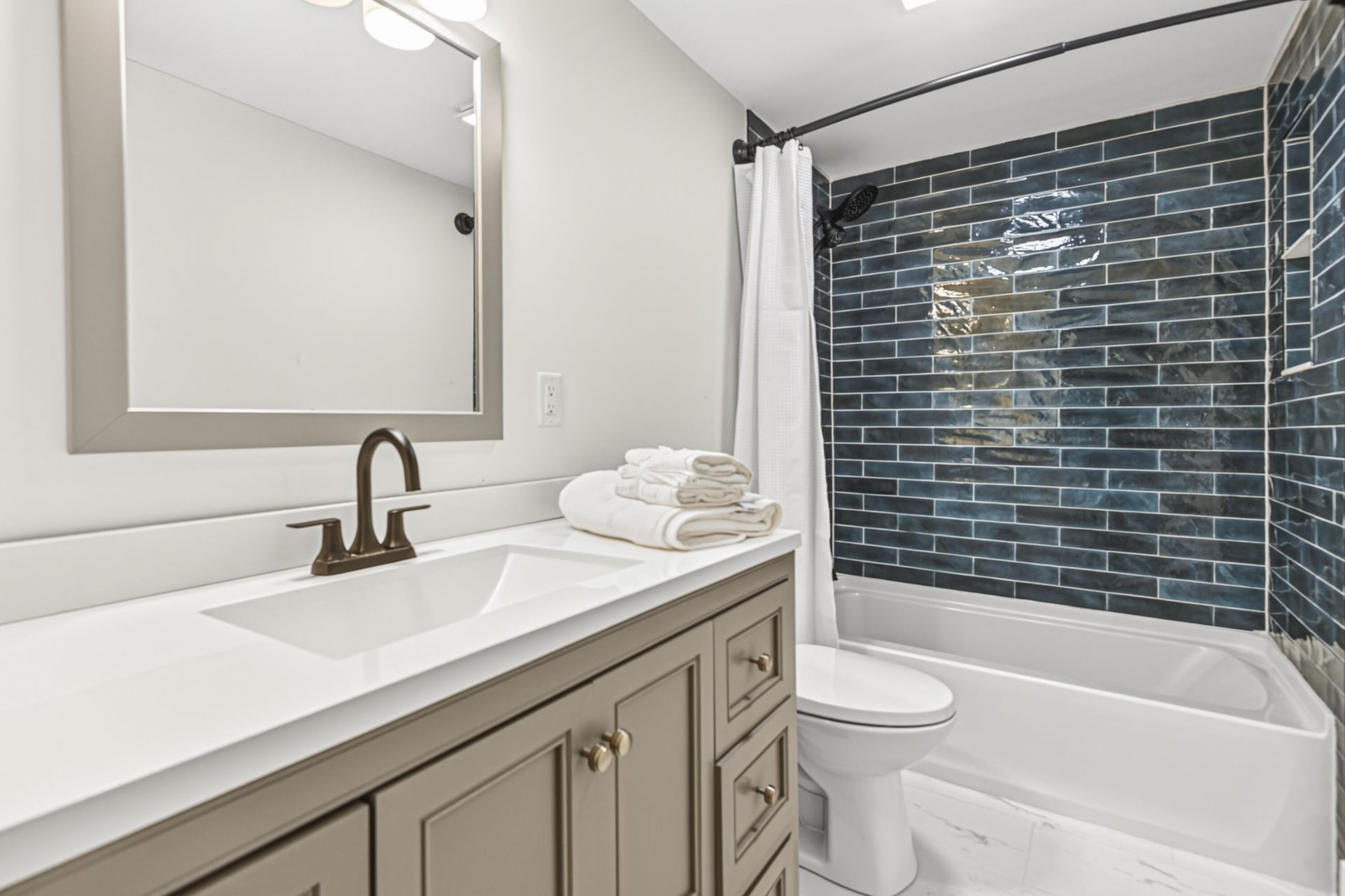 1126 Berkeley Street Photo 22