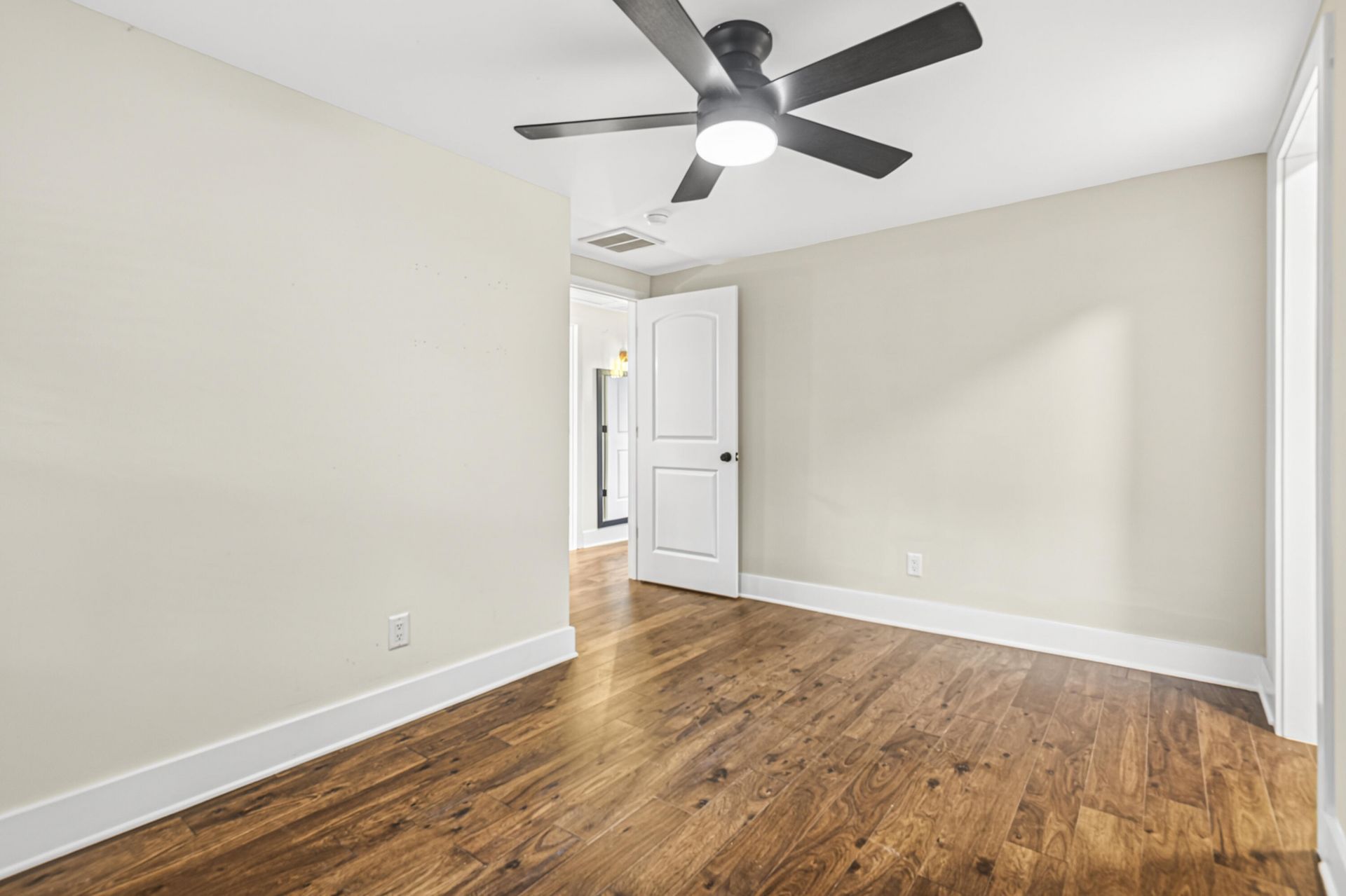 1126 Berkeley Street Photo 23