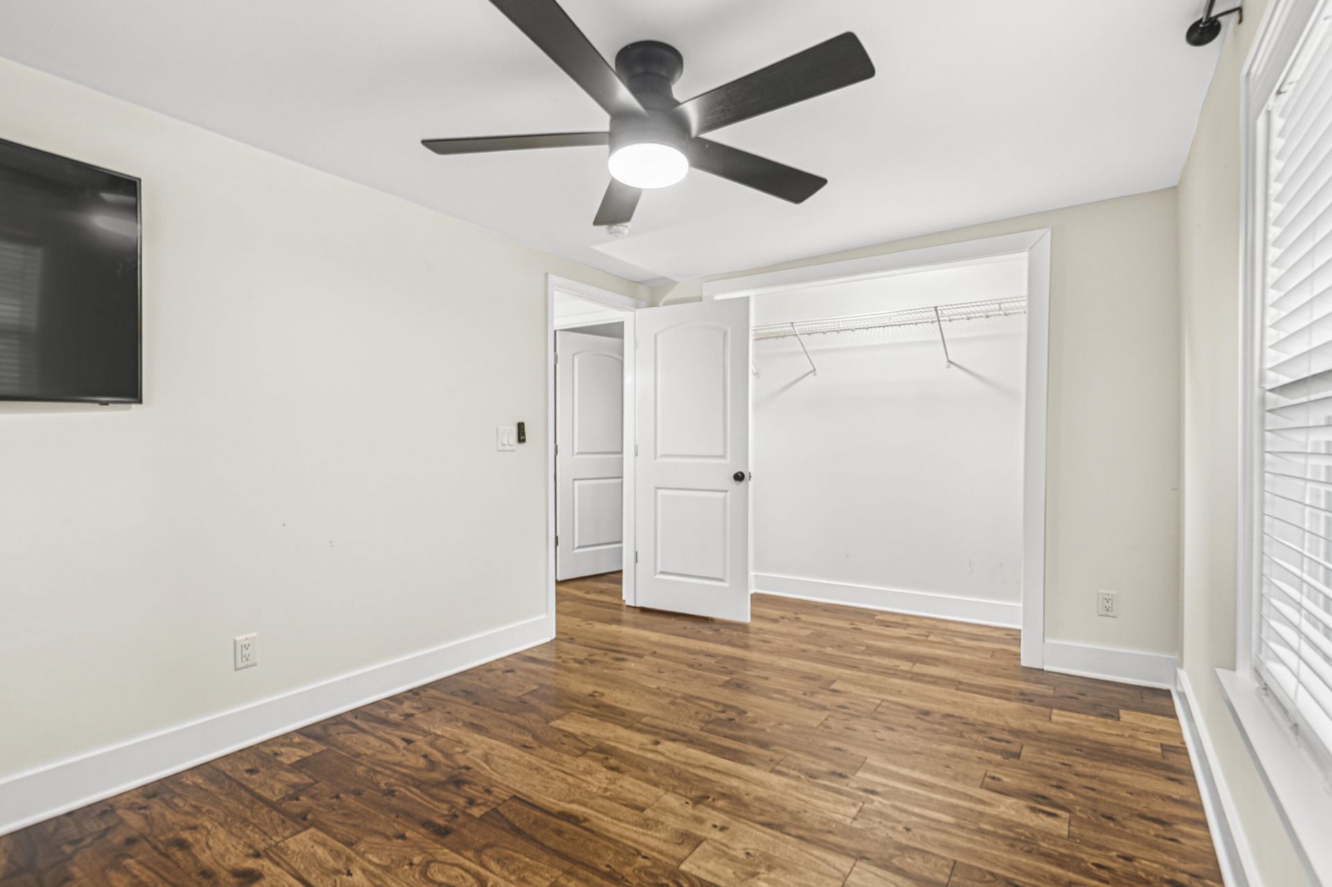 1126 Berkeley Street Photo 26