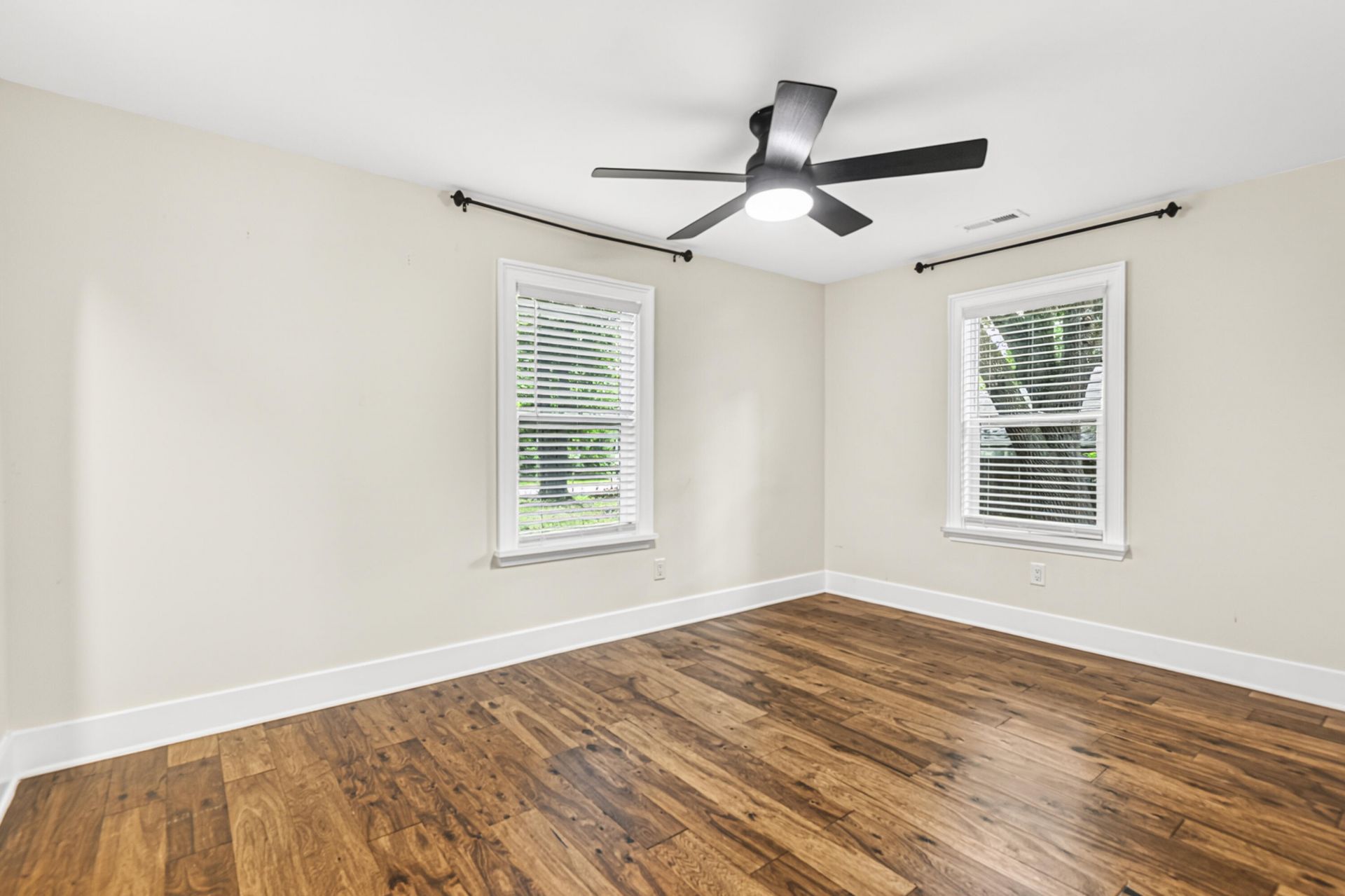 1126 Berkeley Street Photo 27