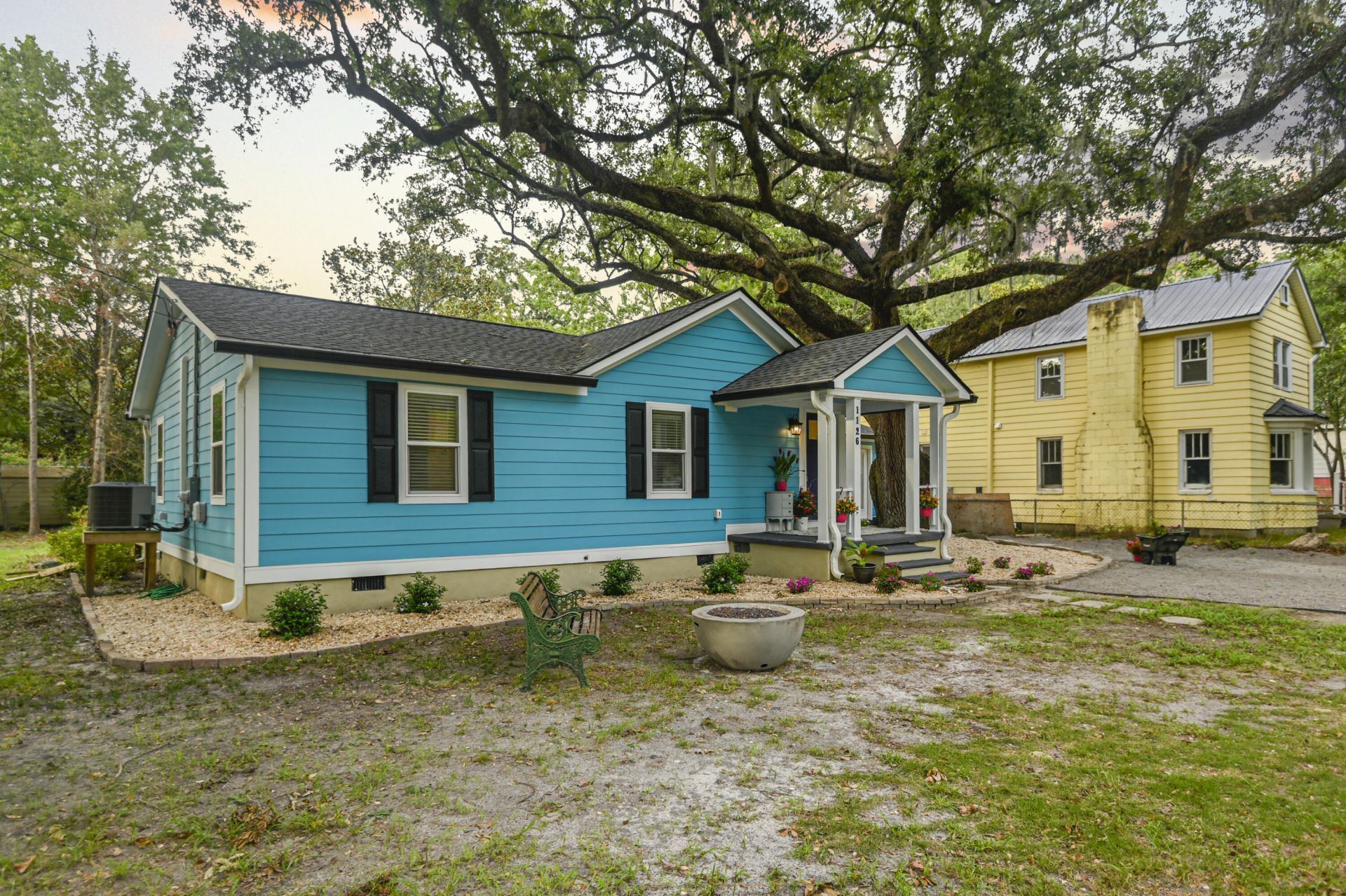 1126 Berkeley Street Photo 37