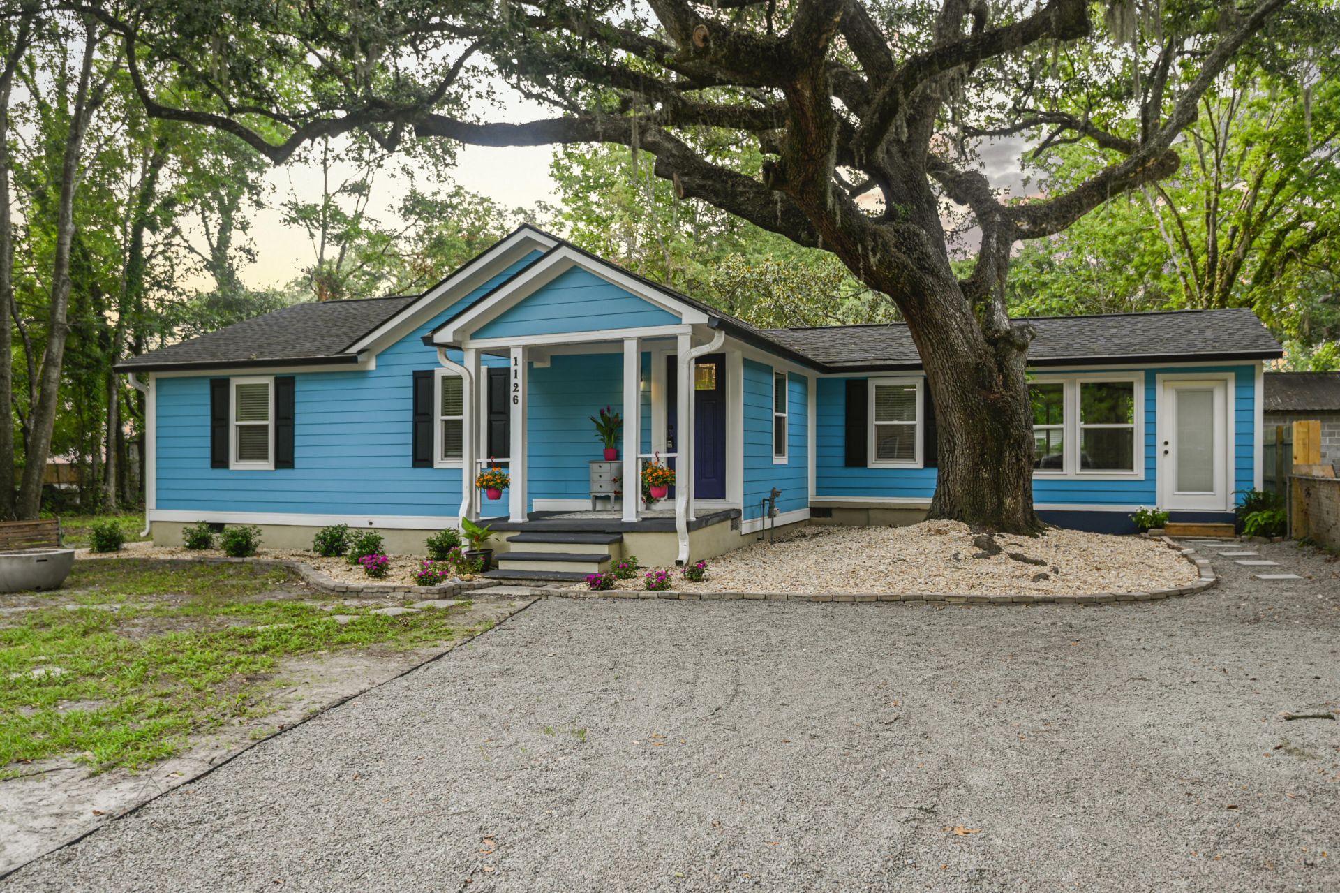 1126 Berkeley Street Photo 38
