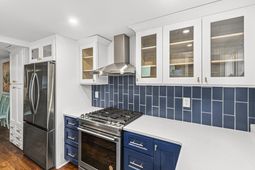 1126 Berkeley Street photo 4