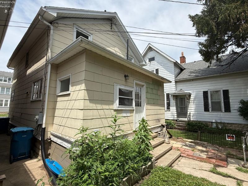 205 N Wood Street, Fremont, OH 43420 Photo 2
