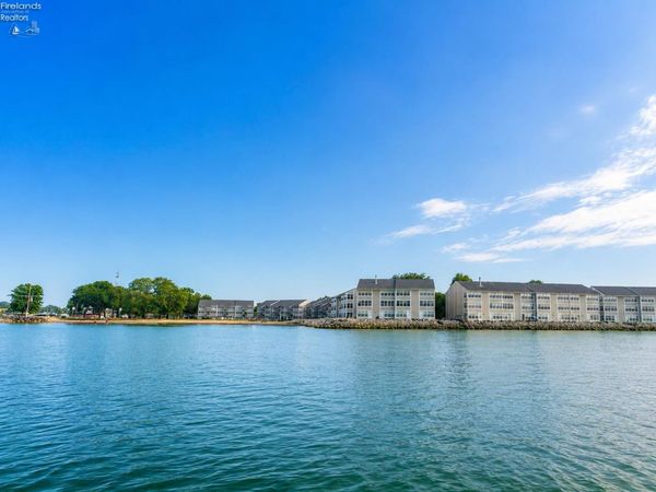238 W Lakeshore Drive, Unit 238D, Port Clinton, OH 43452