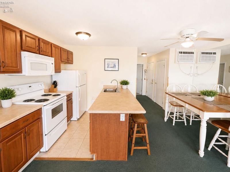 238 W Lakeshore Drive, Unit D, Port Clinton, OH 43452 Photo 7