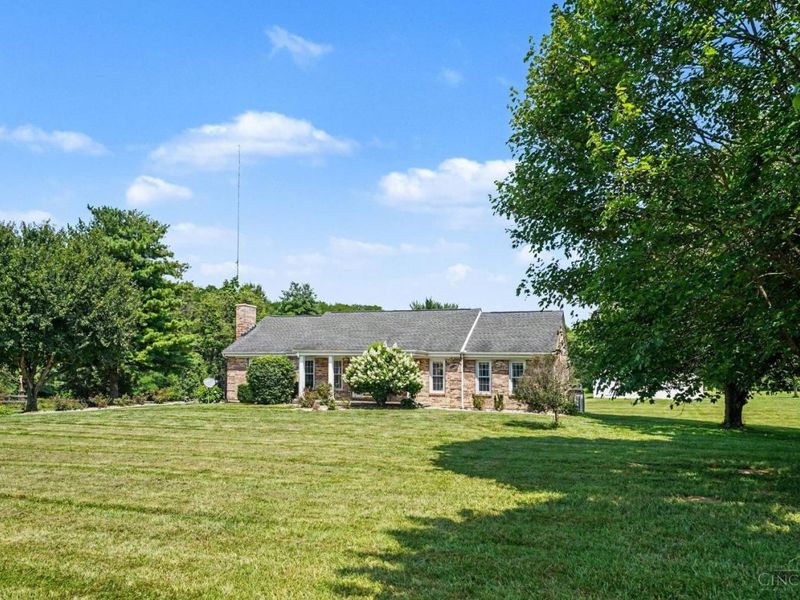 5748 Cochran Road, Hamilton Twp, OH 45152 Photo 2