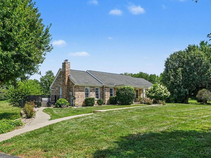 5748 Cochran Road, Hamilton Twp, OH 45152 Photo 3