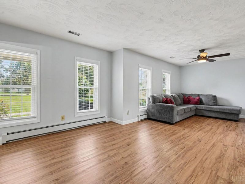 5748 Cochran Road, Hamilton Twp, OH 45152 Photo 9