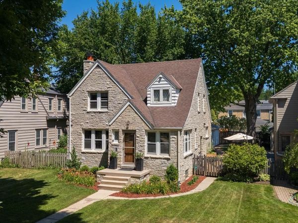 5244 N Shoreland AVENUE, Whitefish Bay, WI 53217