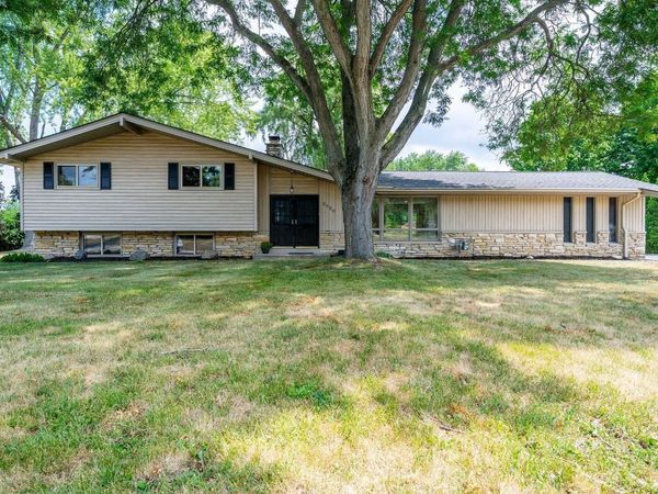2050 Mt Kisco DRIVE, Elm Grove, WI 53122
